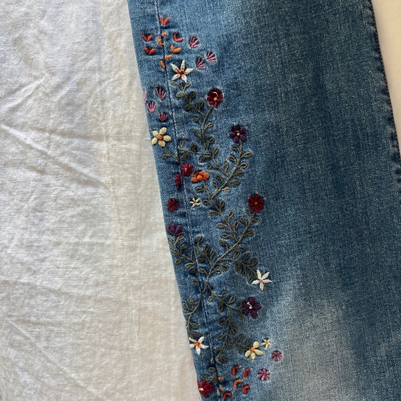 Driftwood Embroidered Jeans, Audrey Classic Fit Size 30 - Picture 6 of 13
